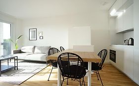 Apartment With Terrace Near Metro Station And Spa